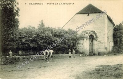 Carte postale ancienne Place de l'Abreuvoir — Gendrey (Jura)