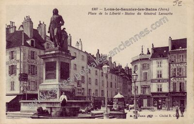Carte postale ancienne Place de la Liberté - Statue du Général Lecourbe — Lons-le-Saunier (Jura)