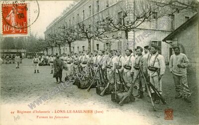 Carte postale ancienne 44e Régiment d'Infanterie — Lons-le-Saunier (Jura)