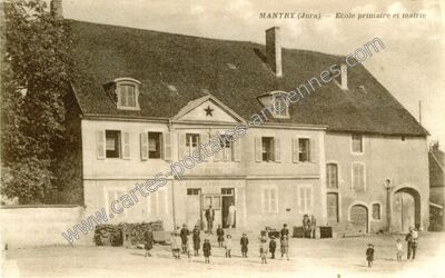 Carte postale ancienne Ecole primaire et mairie — Mantry (Jura)