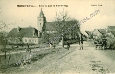 Carte postale ancienne Entrée par le Faubourg — Menotey (Jura)