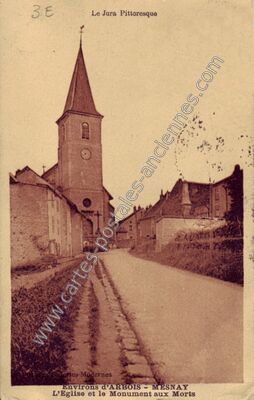 Carte postale ancienne L'Eglise et le Monument aux Morts — Mesnay (Jura)