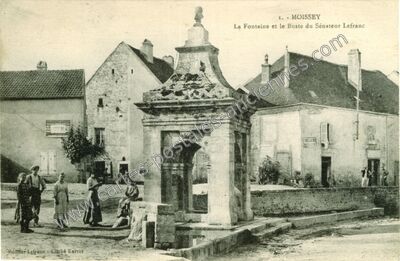 Carte postale ancienne La Fontaine et le Buste du Sénateur Lefranc — Moissey (Jura)