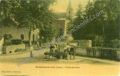 Carte postale ancienne Place du Four — Montmirey-la-Ville (Jura)