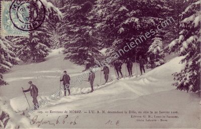 Carte postale ancienne Environs de MOREZ. - L'U. A. M. descendant la Dôle, en skis le 21 Janvier 1906 — Morez (Jura)