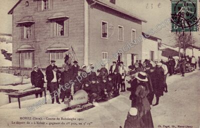 Carte postale ancienne Course de Bobsleighs 1911 / Le départ de « L'Eclair » gagnant du 1er prix, en 3' 13 — Morez (Jura)