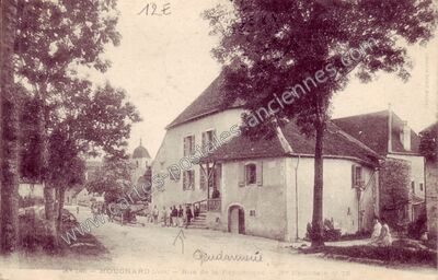 Carte postale ancienne Rue de la République - Av. Nationale n° 72 — Mouchard (Jura)