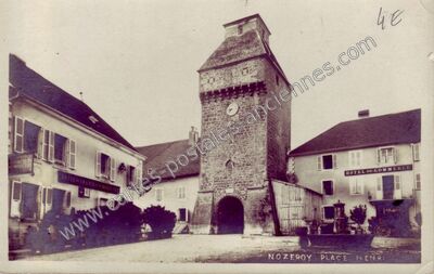 Carte postale ancienne Place Henri — Nozeroy (Jura)