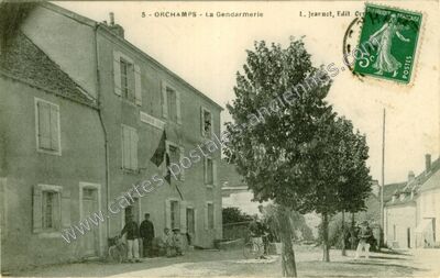 Carte postale ancienne La Gendarmerie — Orchamps (Jura)