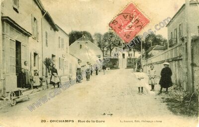 Carte postale ancienne Rue de la Gare — Orchamps (Jura)