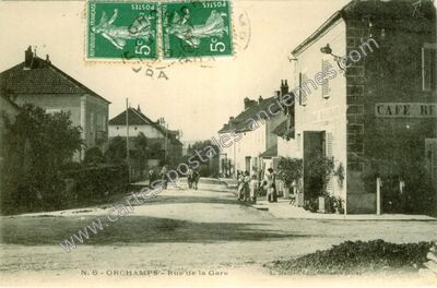 Carte postale ancienne Rue de la Gare — Orchamps (Jura)