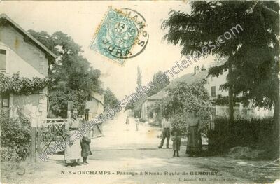 Carte postale ancienne Passage à Niveau Route de GENDREY — Orchamps (Jura)