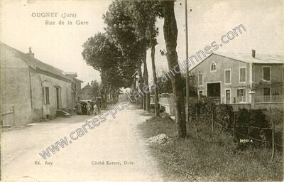 Carte postale ancienne Rue de la Gare — Ougney (Jura)