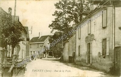 Carte postale ancienne Rue de la Poste — Pagney (Jura)