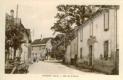 Carte postale ancienne Rue de la Poste — Pagney (Jura)