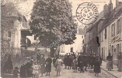 Carte postale ancienne Rue des deux Ponts — Sellières (Jura)