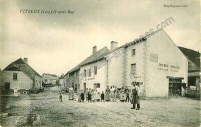 Carte postale ancienne Grande Rue — Vitreux (Jura)