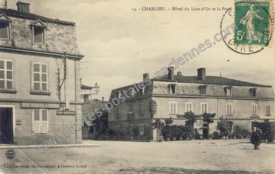Carte postale ancienne Hôtel du Lion-d'Or et la Poste — Charlieu (Loire)