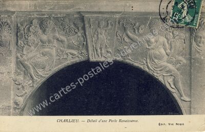 Carte postale ancienne Détail d'une Porte Renaissance — Charlieu (Loire)