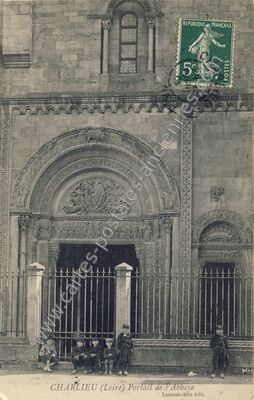 Carte postale ancienne Portail de l'Abbaye — Charlieu (Loire)