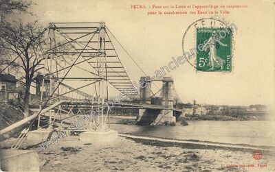 Carte postale ancienne Pont sur la Loire et l'appareillage de suspension pour la canalisation des Eaux de la… — Feurs (Loire)