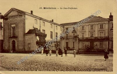 Carte postale ancienne La Sous-Préfecture — Montbrison (Loire)