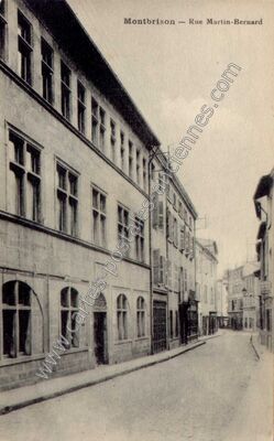 Carte postale ancienne Rue Martin-Bernard — Montbrison (Loire)