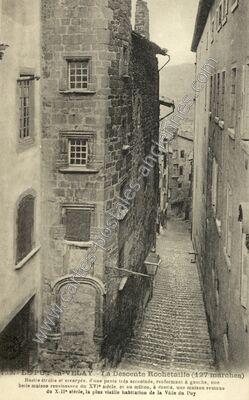 Carte postale ancienne La Descente Rochetaille (127 marches) Ruelle étroite et escarpée — Le Puy-en-Velay (Haute-Loire)