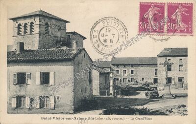Carte postale ancienne La Grand'Place — Saint-Victor-sur-Arlanc (Haute-Loire)