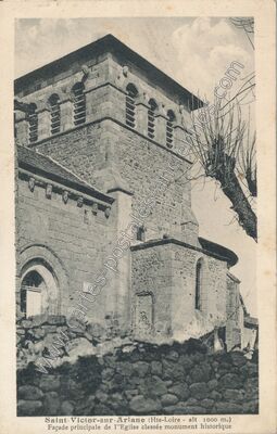 Carte postale ancienne Façade principale de l'Eglise classée monument historique — Saint-Victor-sur-Arlanc (Haute-Loire)
