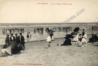 Carte postale ancienne Sur la Plage à Marée basse — Capbreton (Landes)
