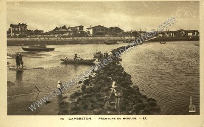 Carte postale ancienne Pêcheurs de moules — Capbreton (Landes)