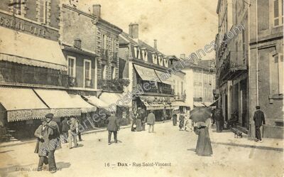 Carte postale ancienne Rue Saint-Vincent — Dax (Landes)