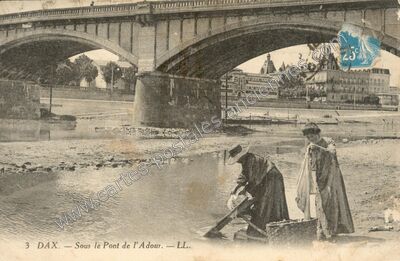 Carte postale ancienne Sous le Pont de l'Adour — Dax (Landes)