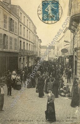 Carte postale ancienne Rue du Château-Vieux, le Marché — Mont-de-Marsan (Landes)