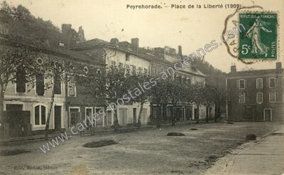 Carte postale ancienne Place de la Liberté — Peyrehorade (Landes)