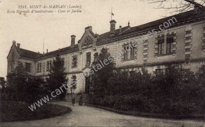 Carte postale ancienne Ecole Normale d'Institutrices - Cour et Jardin — Mont-de-Marsan (Landes)