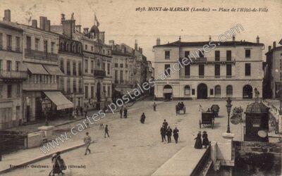 Carte postale ancienne Place de l'Hôtel-de-Ville — Mont-de-Marsan (Landes)
