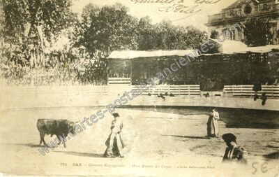 Carte postale ancienne Course Espagnole Une Passe de Cape — Dax (Landes)