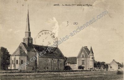 Carte postale ancienne La Mairie (XVe siècle) et l'Église — Angé (Loir-et-Cher)