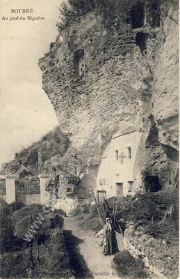 Carte postale ancienne Au pied du Rigodon — Bourré (Loir-et-Cher)