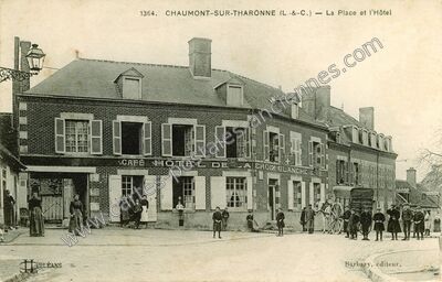 Carte postale ancienne La Place et l'Hôtel — Chaumont-sur-Tharonne (Loir-et-Cher)