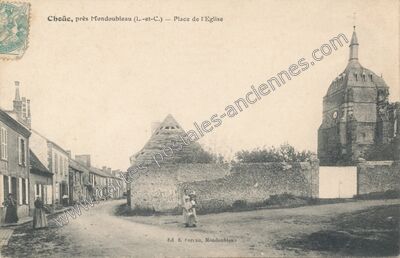 Carte postale ancienne Place de l'Eglise — Choue (Loir-et-Cher)