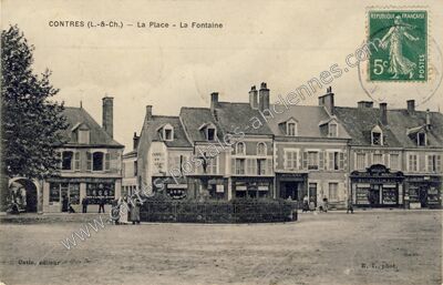 Carte postale ancienne La Place - La Fontaine — Contres (Loir-et-Cher)