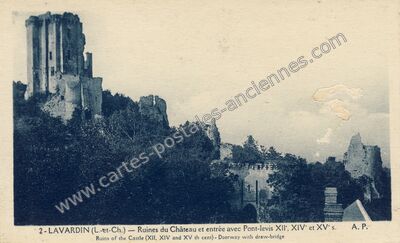 Carte postale ancienne Ruines du Château et entrée avec Pont-levis XII°, XIV° et XV° s — Lavardin (Loir-et-Cher)