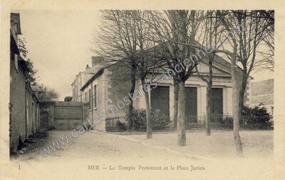 Carte postale ancienne Le Temple Protestant et la Place Jurieu — Mer (Loir-et-Cher)