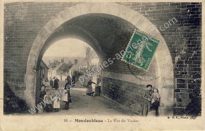 Carte postale ancienne La Rue du Viaduc — Mondoubleau (Loir-et-Cher)