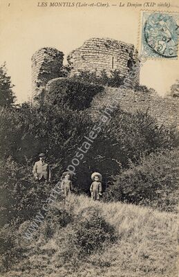 Carte postale ancienne Le Donjon (XIIe siècle) — Les Montils (Loir-et-Cher)