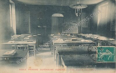 Carte postale ancienne École primaire supérieure. - Une salle d'études — Onzain (Loir-et-Cher)