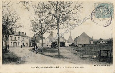 Carte postale ancienne La Place de l'Abreuvoir — Ouzouer-le-Marché (Loir-et-Cher)